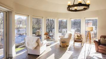 TV, impianto stereo, studio