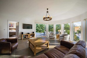 Unclassified image, 3 of 23, button