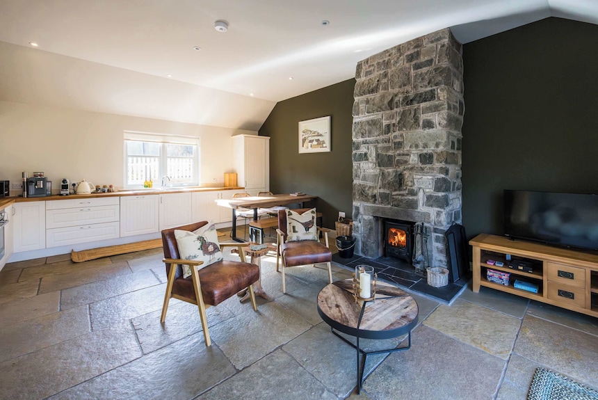 Ghillie's Cottage On The River Lochay - Loch Tay
