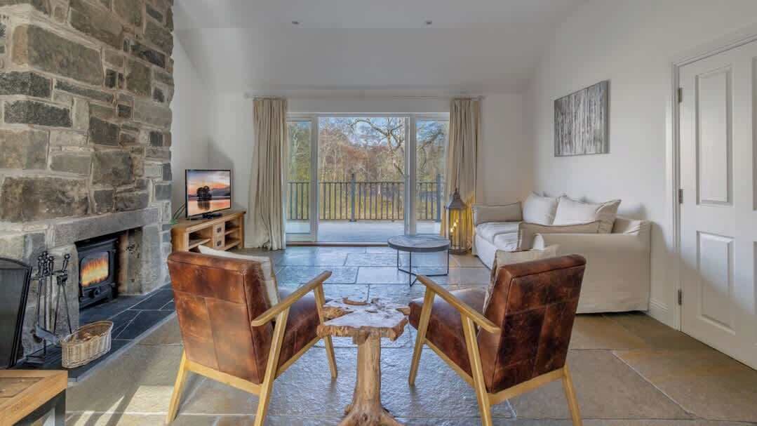 Fernseher, Kamin, Stereoanlage, Arbeitsbereiche