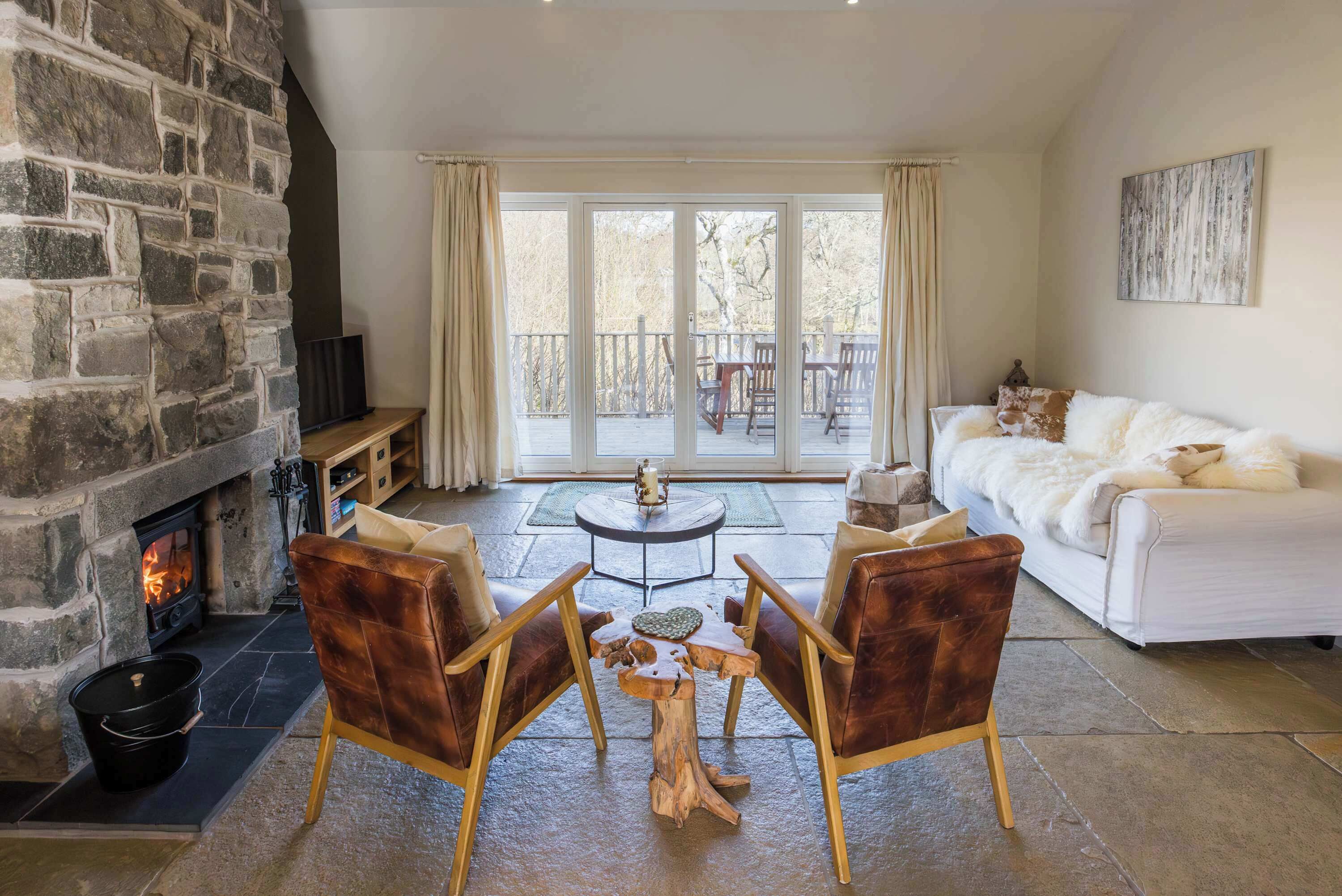 Fernseher, Kamin, Stereoanlage, Arbeitsbereiche