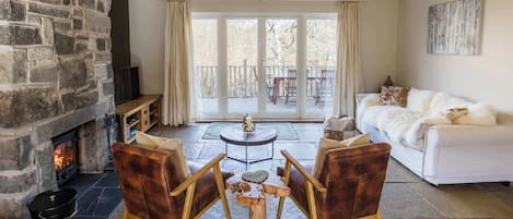 TV, fireplace, stereo, offices