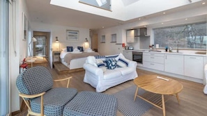 Interior - Osprey Boathouse Over Loch Tay with Hot Tub (Acharn)