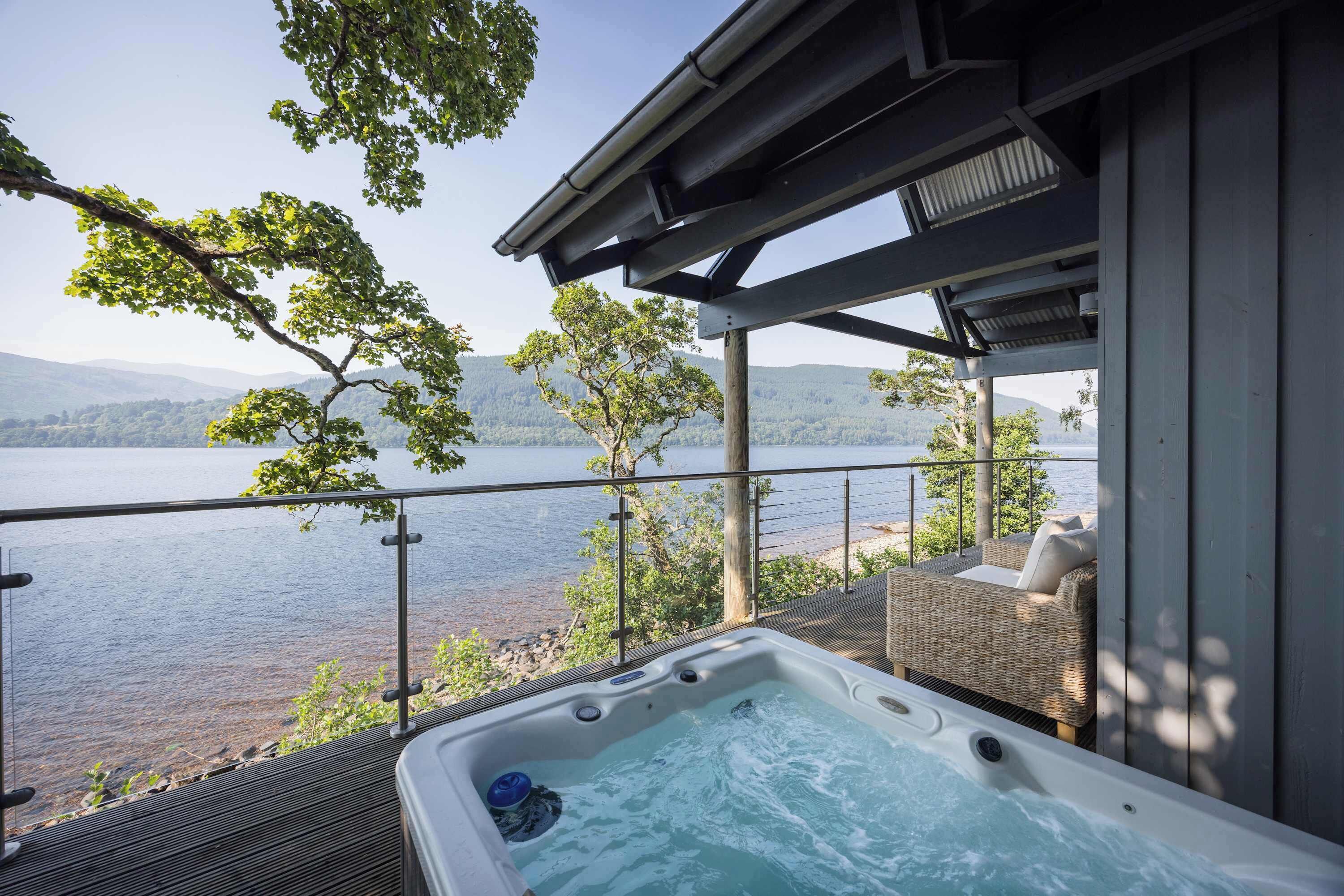 Outdoor spa tub