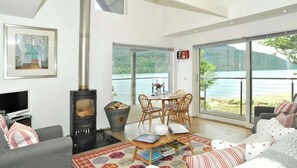 TV, fireplace, stereo, offices - Dipper Boathouse Secluded Over-Water Retreat (Acharn)
