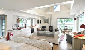 Strykjärn/strykbräda, wi-fi och sängkläder