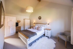 Tabla de planchar con plancha, wifi y ropa de cama 