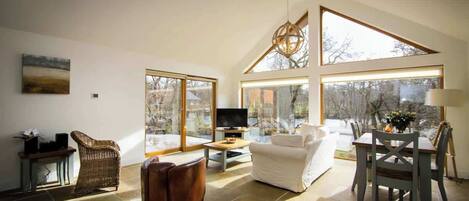 Tv, stereoanlæg, kontorer