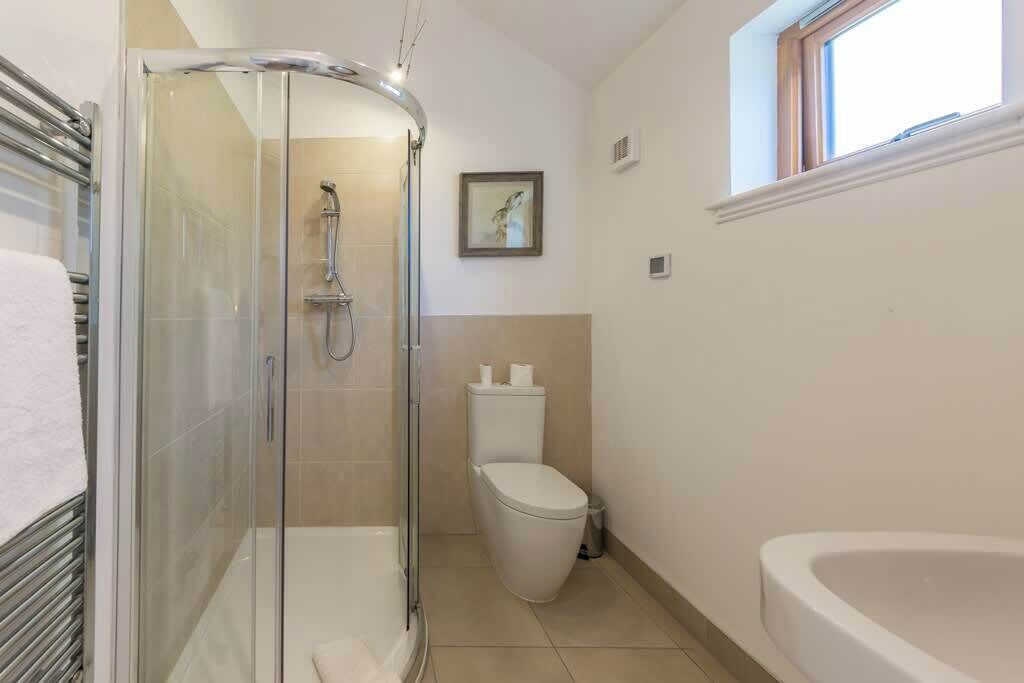 Dusch, hårtork och handdukar