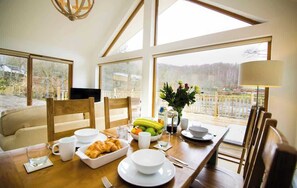 Dining - Riverbank- Glass-Fronted Riverside Stay + Hot Tub (Killin)