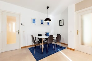 Dining - Araganzuela 4B Apartment (Madr)