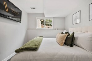 Bureau, Wi-Fi, literie fournie