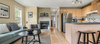 The Olivewood | Two Full Suites | Fire Pit | Yard