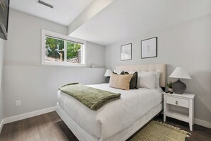 Desk, WiFi, bed sheets