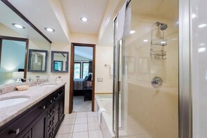 Towels - Expansive Lakeside Living: 6BR, Fishing Paradise (Hot Springs Village)