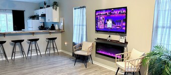 Artistic 2-bedroom duplex with firepit in Bay St. Louis