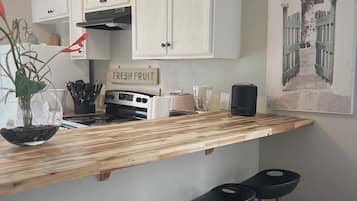 Microondas, horno, parrilla de estufa y lavavajillas