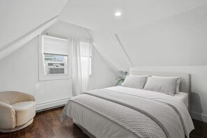 1 slaapkamer, een strijkplank/strijkijzer, wifi, beddengoed