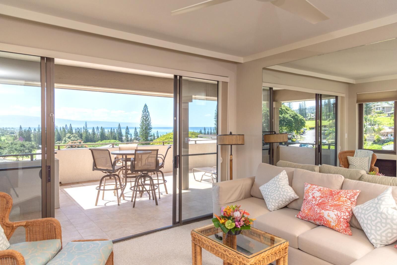 Condo (4 Bedrooms) | Living room | TV