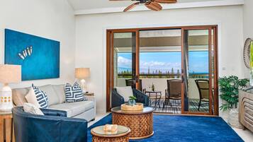 Condo (5 Bedrooms) | Living room | TV