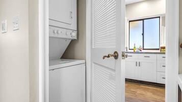 Condo (3 Bedrooms) | Laundry room