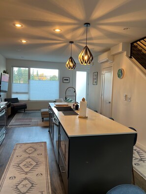 Interior - Tranquil 3-bedroom townhome with AC, garage, patio, and easy city access (Seattle)