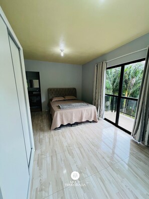 พรีเมียมคอทเทจ, ใช้สระว่ายน้ำได้, วิวสระว่ายน้ำ | 4 ห้องนอน, เครื่องนอนระดับพรีเมียม, ห้องพักตกแต่งอย่างมีเอกลักษณ์