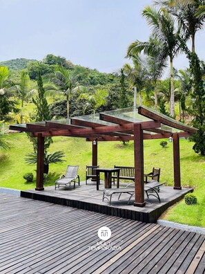 พรีเมียมคอทเทจ, ใช้สระว่ายน้ำได้, วิวสระว่ายน้ำ | รับประทานอาหารกลางแจ้ง