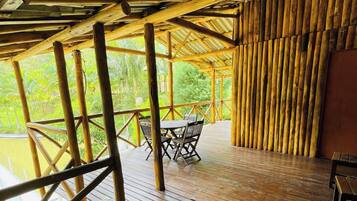 Premium Cottage, Pool Access, Pool View | Outdoor dining