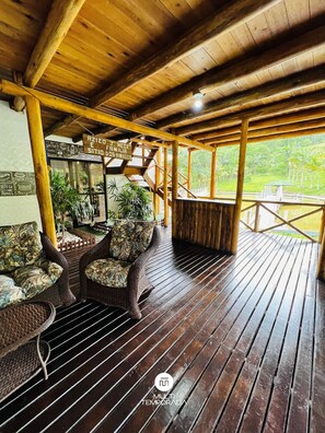 Terrace/patio - Sítio Rústico do Zizo com Piscina - Angelina/SC (Angelina)