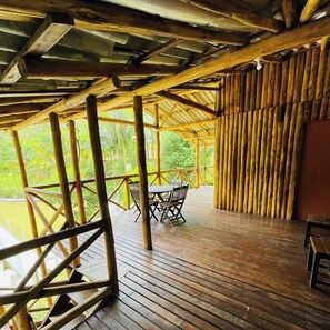 Premium cottage, toegang tot zwembad, uitzicht op zwembad | Buiten dineren