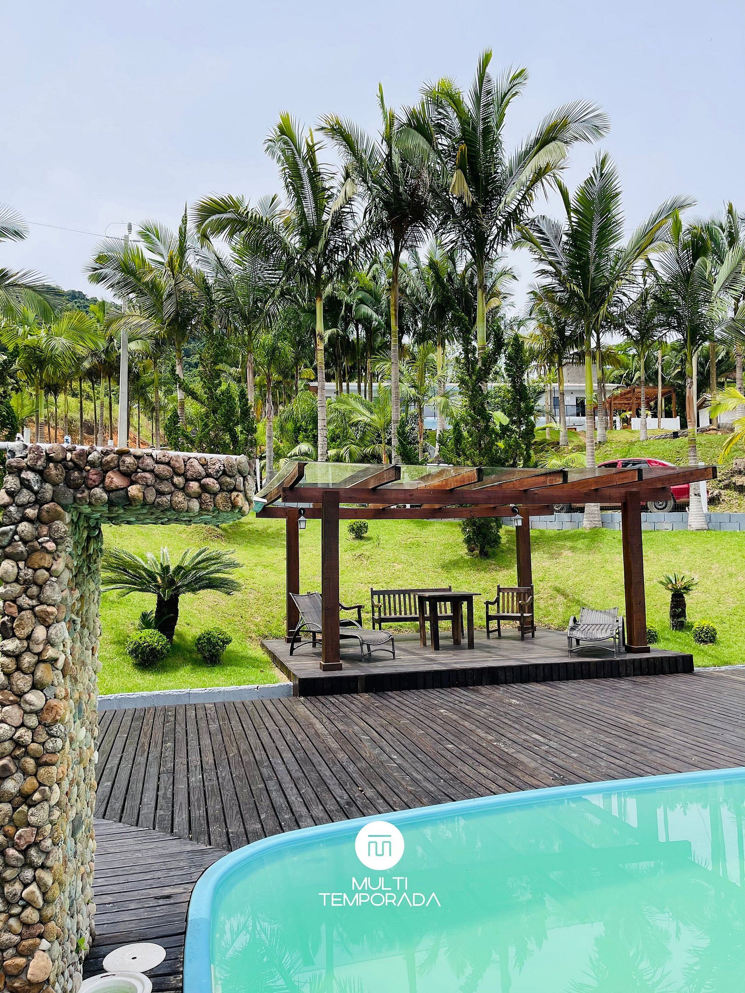 Premium-Ferienhaus, Poolzugang, Poolblick | Speisen im Freien