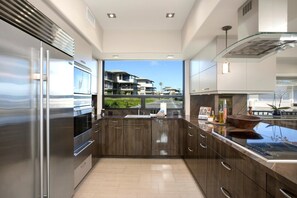 Lägenhet (3 Bedrooms) | Eget kök