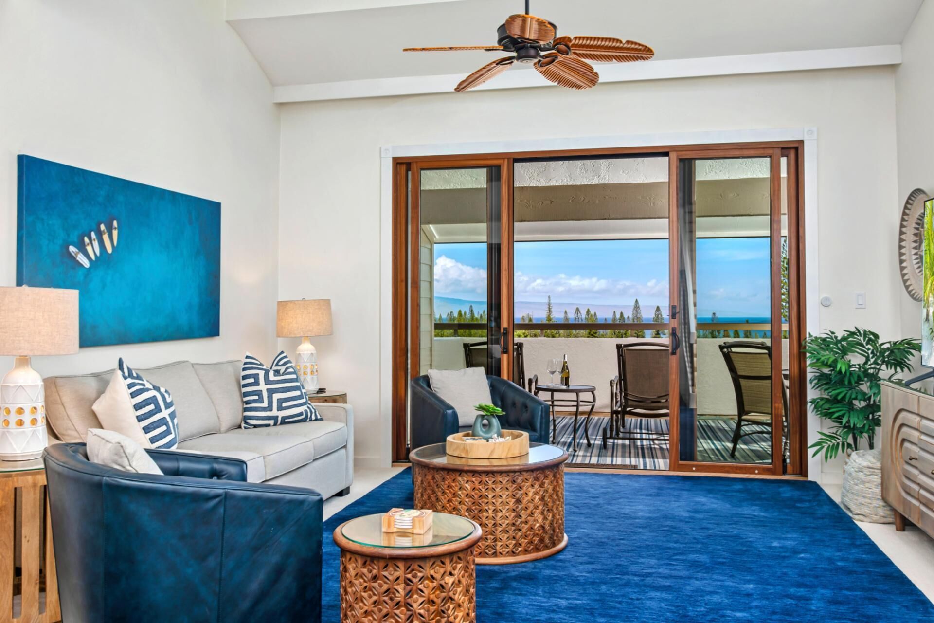 Condo (4 Bedrooms) | Living room | TV