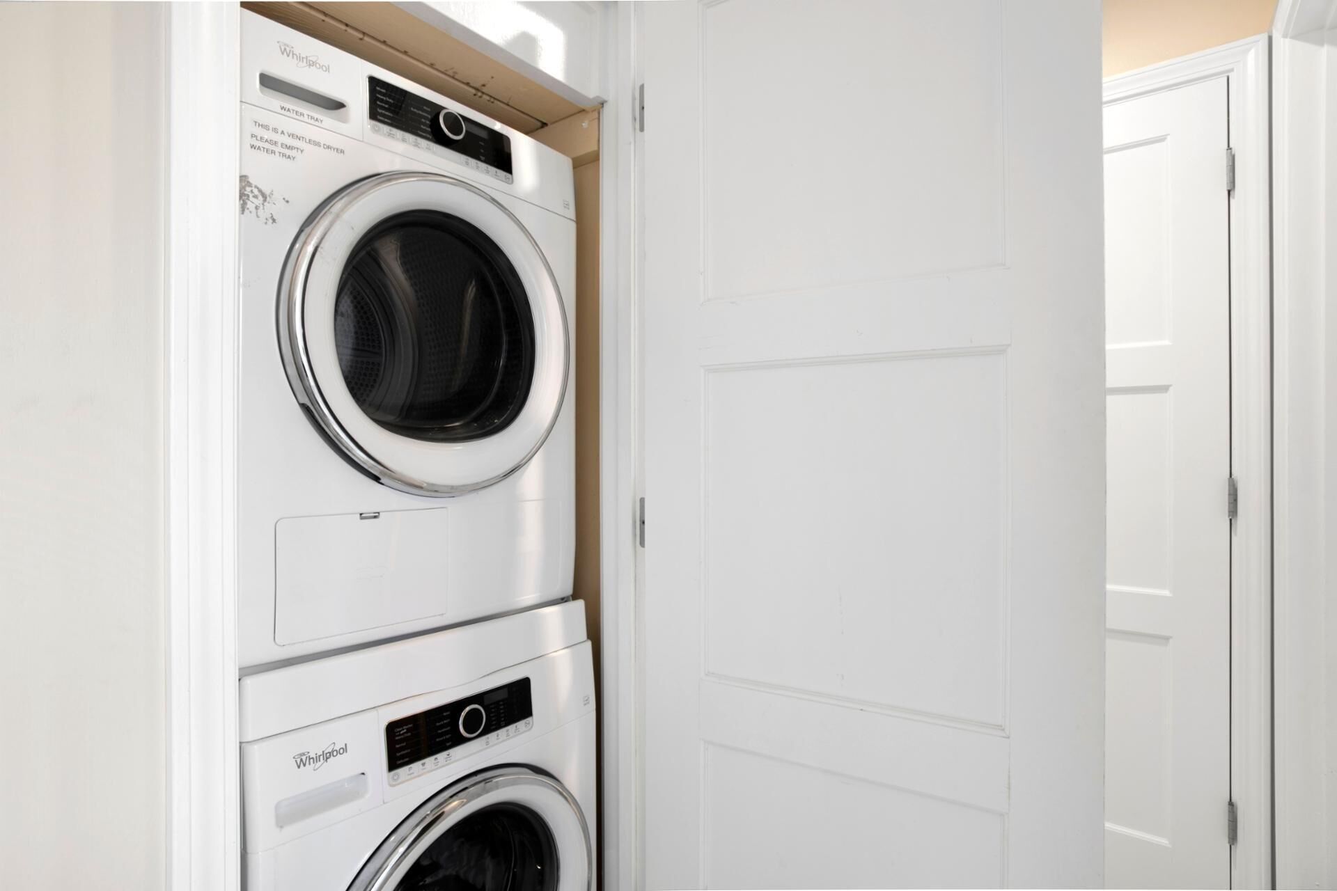 Condo (4 Bedrooms) | Laundry room