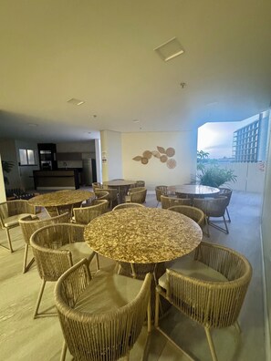 المنطقة المحيطة بالمنشأة