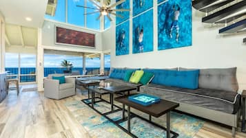 Condo (5 Bedrooms) | Living room | TV