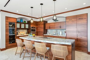 Condo (6 Bedrooms) | Cozinha privada | Micro-ondas, fogão, lava-louças, cafeteira/chaleira