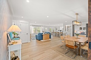 Interior - Hidden Gem • Close to Downtown & Beaches, 8 Guests (Charleston)