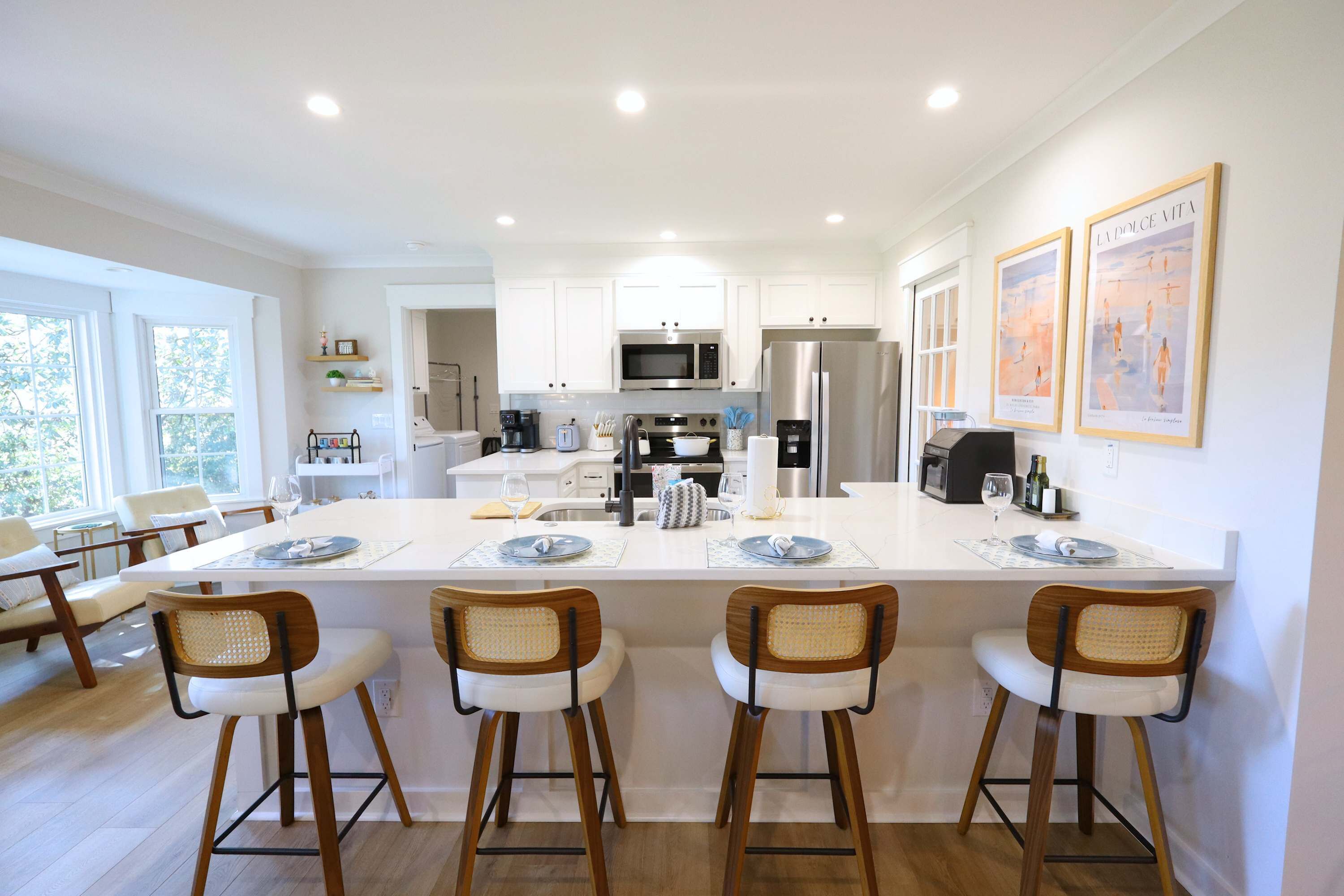 Kjøleskap, mikrobølgeovn, ovn og kokeplater