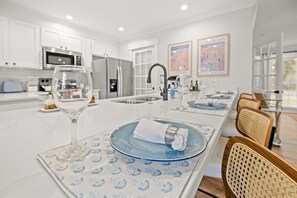 Fridge, microwave, oven, stovetop - Hidden Gem • Close to Downtown & Beaches, 8 Guests (Charleston)