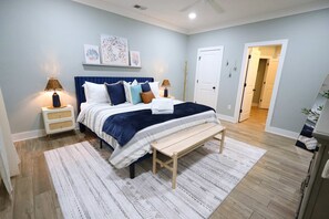 Desk, iron/ironing board, travel cot, WiFi - Sleeps 10 - Private Pool - Close to Folly & Kiawah (Johns Island)