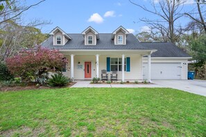 A two-story house with a front porch, a red door, and a garage. - Sleeps 10 - Private Pool - Close to Folly & Kiawah (Johns Island)