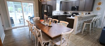 Sleeps 10 - Private Pool - Close to Folly & Kiawah