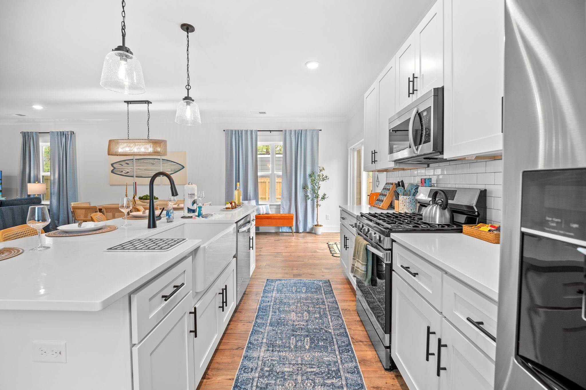 Geladeira, micro-ondas, fogão, cooktop