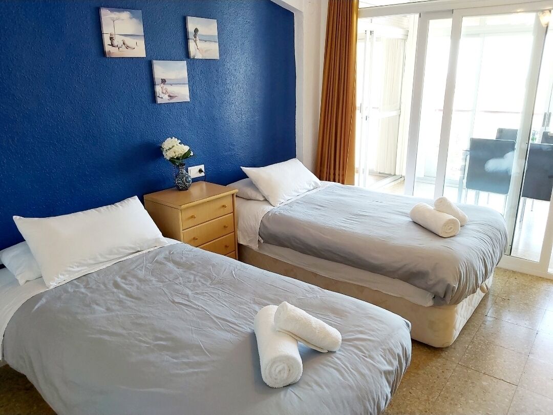 2 slaapkamers, een strijkplank/strijkijzer, gratis wifi, beddengoed