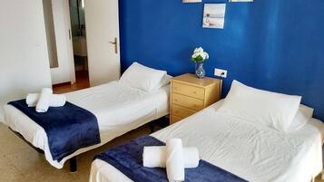 2 chambres, fer et planche à repasser, Wi-Fi gratuit, draps fournis