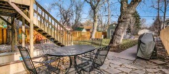 Old Town Putting Green - King bed comfort