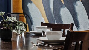 Dining - Old Town Putting Green - King bed comfort (Fort Collins)