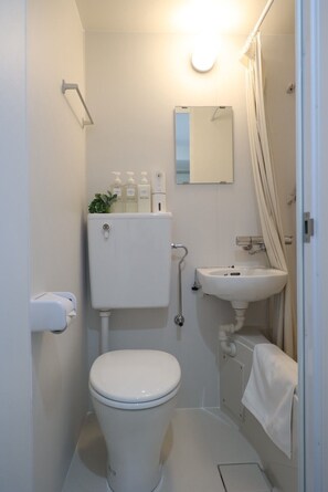 Basic Single Room | Bathroom | Combined shower/tub, hair dryer, slippers, towels - Hotel Leap (Chuou-ku Nishishinsaibashi)